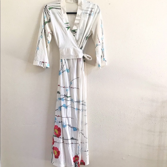 Dresses & Skirts - 70’s Floral Wrap Maxi Dress 🌺